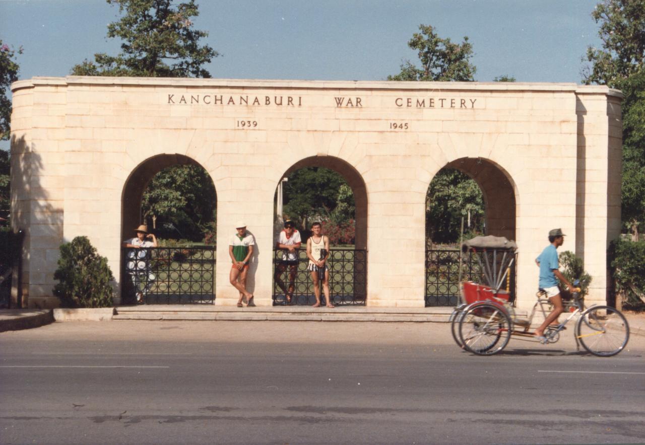 Bankaikow Hostel Канчанабури Екстериор снимка